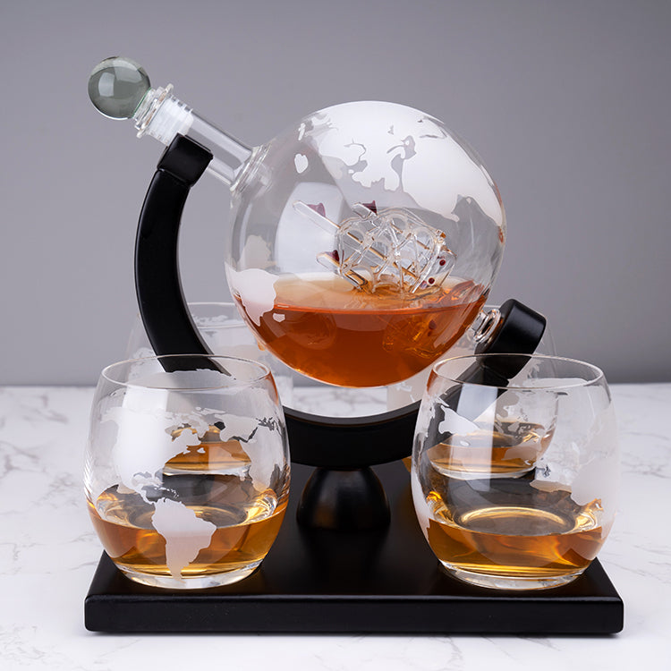 Factory Sale Custom 850ML Globe Shape Glass Whiskey Decanter Set – Premium Liquor Dispenser with Etched World Map & Glasses for Bar or Gift